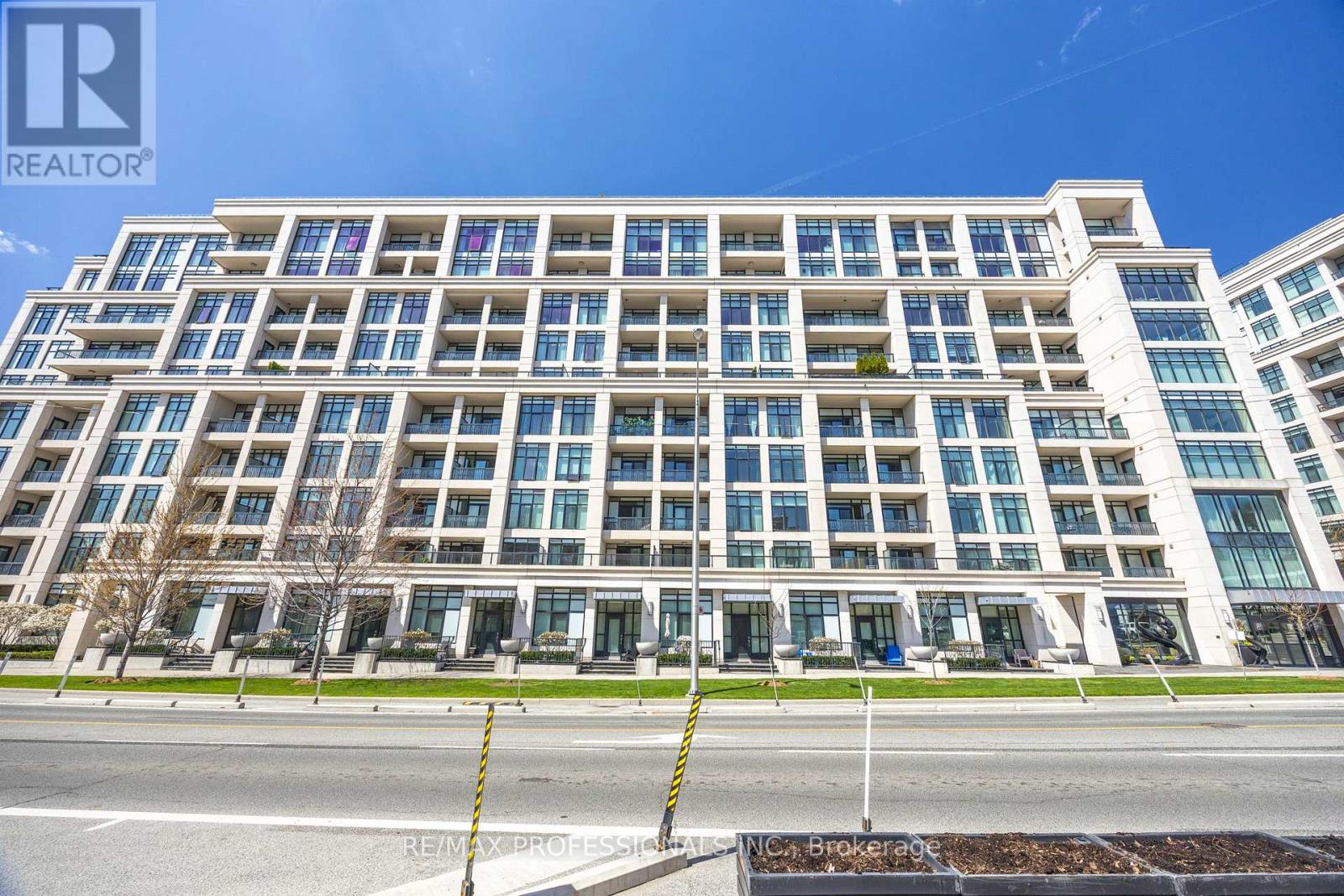 612 - 2 Old Mill Drive, Toronto, Ontario  M6S 0A2 - Photo 3 - W13097666
