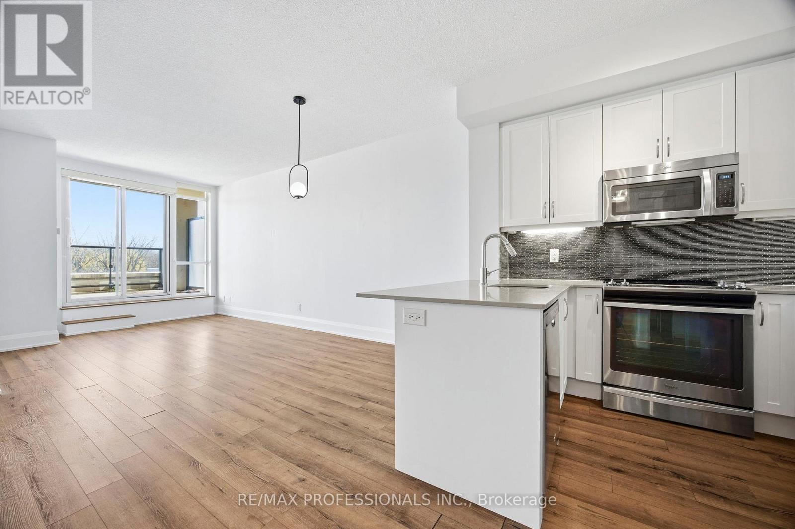 612 - 2 Old Mill Drive, Toronto, Ontario  M6S 0A2 - Photo 8 - W13097666