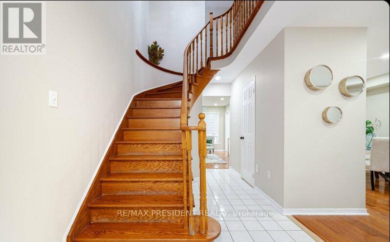 89 Pebblestone Circle, Brampton, Ontario  L6X 4M8 - Photo 2 - W13097694