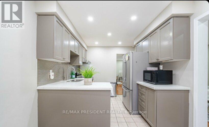 89 Pebblestone Circle, Brampton, Ontario  L6X 4M8 - Photo 5 - W13097694