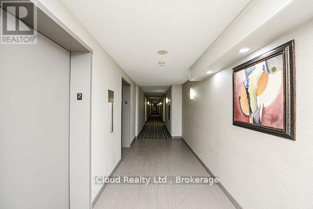 202 - 145 Hillcrest Avenue, Mississauga, Ontario  L5B 3Z1 - Photo 5 - W13097788