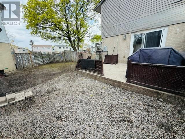 14 Grantbrook Court, Brampton, Ontario  L6S 2K8 - Photo 5 - W13097796