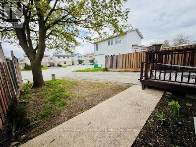 14 Grantbrook Court, Brampton, Ontario  L6S 2K8 - Photo 8 - W13097796