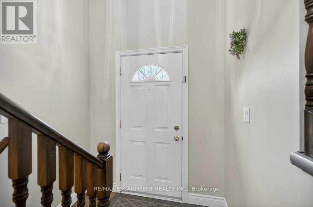 56 Brookstream Court, Hamilton, Ontario  L8K 6J2 - Photo 5 - X13097522