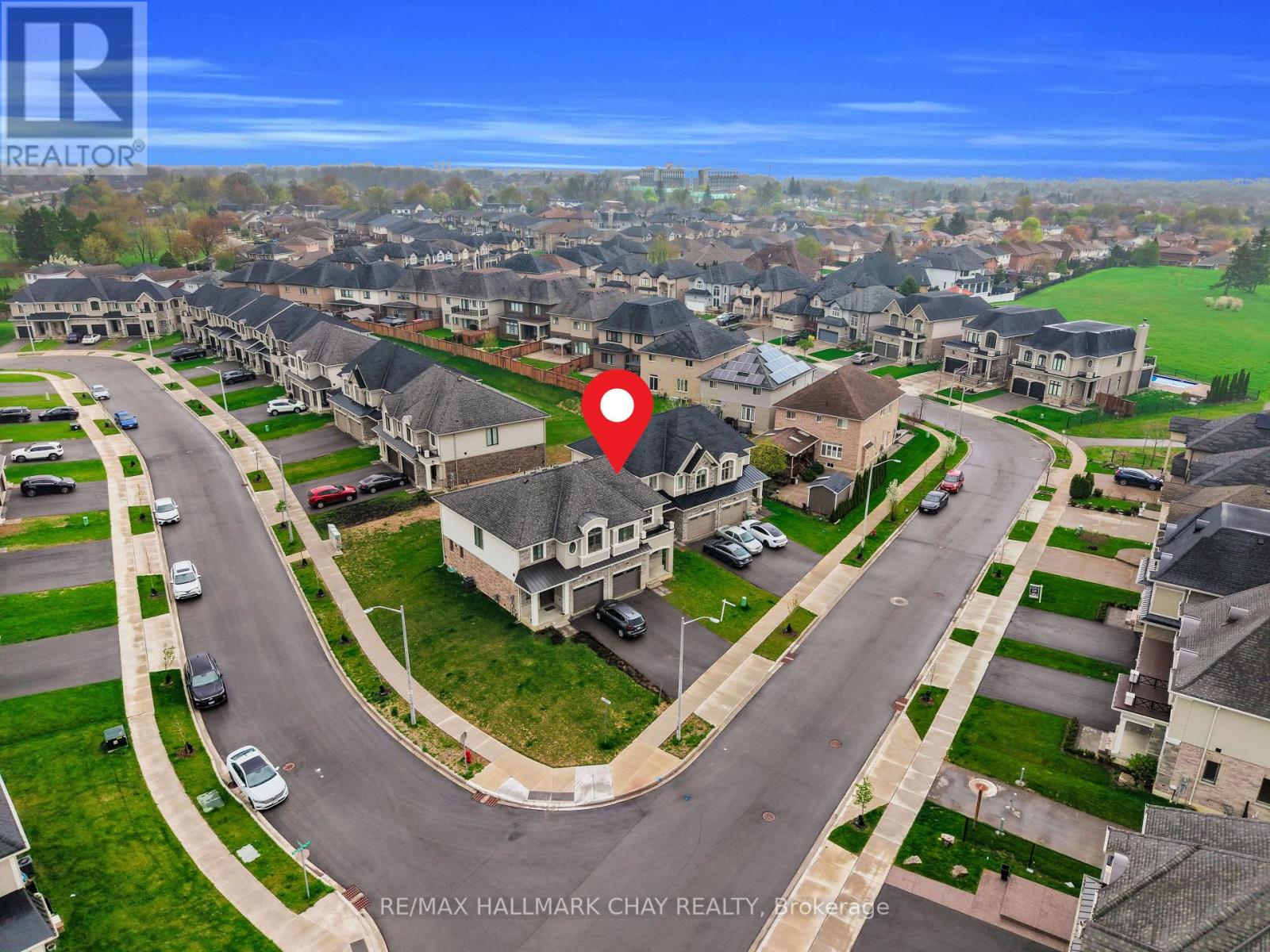 92 AQUASANTA CRESCENT, Hamilton, Ontario