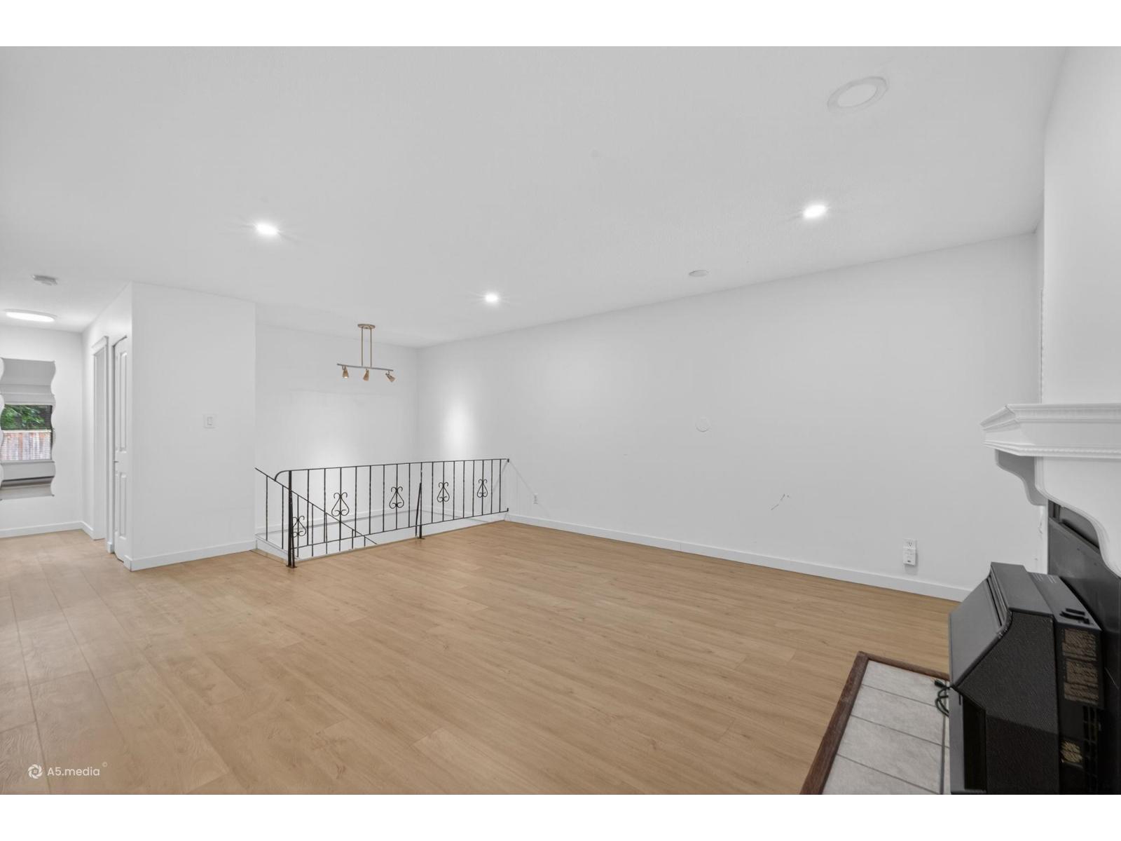 15 2998 Mouat Drive, Abbotsford, British Columbia  V2T 4E6 - Photo 3 - R3120891