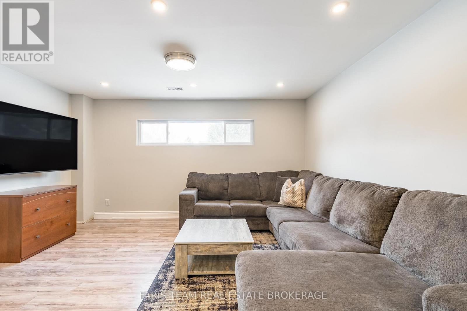10 Surrey Lane, Clearview, Ontario  L0M 1N0 - Photo 22 - S12869712