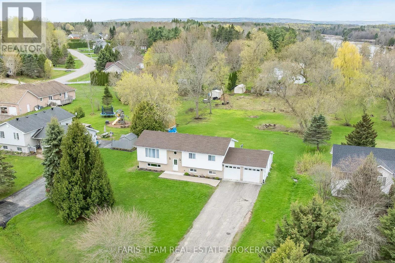 10 Surrey Lane, Clearview, Ontario  L0M 1N0 - Photo 2 - S12869712