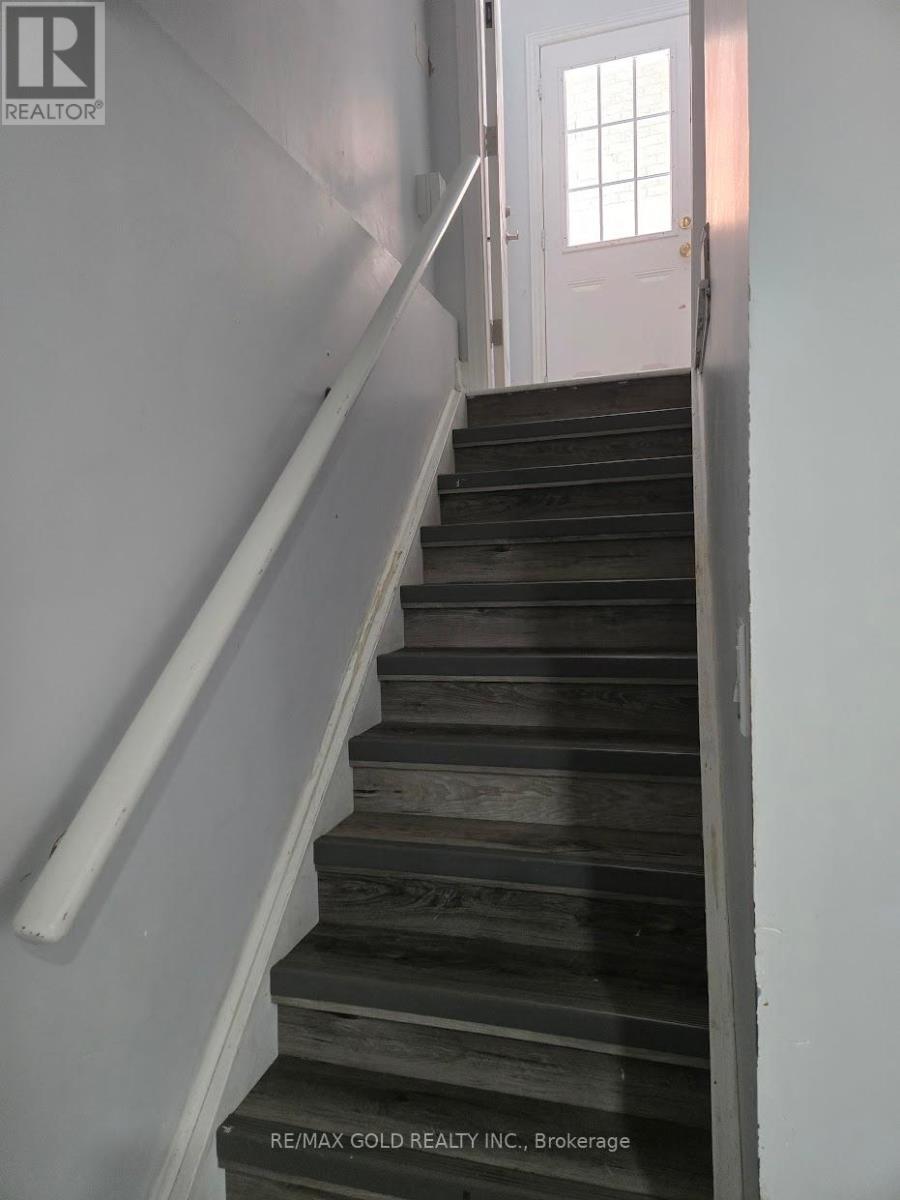 75 Executive Court, Brampton, Ontario  L6R 0L5 - Photo 4 - W13097594