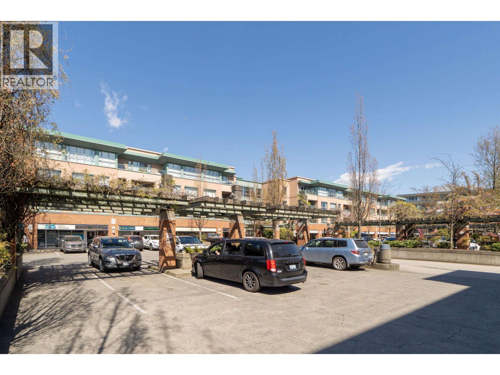207 223 MOUNTAIN HIGHWAY, north vancouver, British Columbia