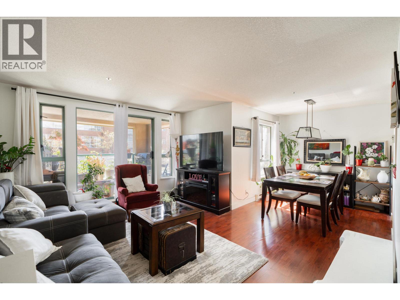 207 223 Mountain Highway, North Vancouver, British Columbia  V7J 3V3 - Photo 3 - R3120821