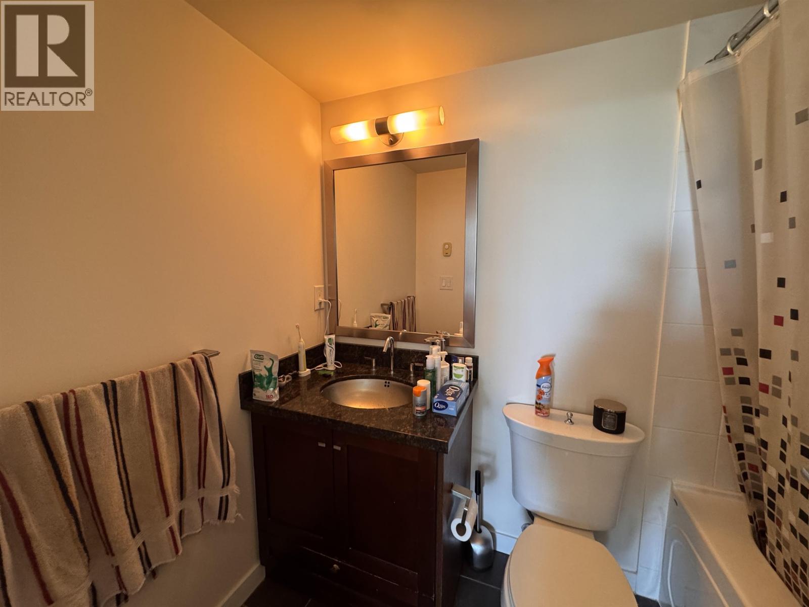 1107 1 Renaissance Square, New Westminster, British Columbia  V3M 0B6 - Photo 9 - R3120881