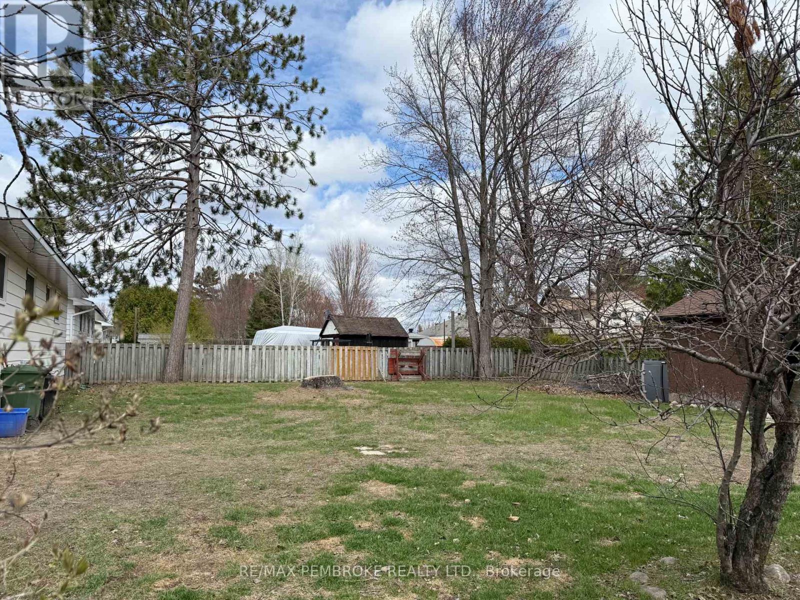 114 Hemlock Street, Petawawa, Ontario  K8H 3C2 - Photo 2 - X12854796