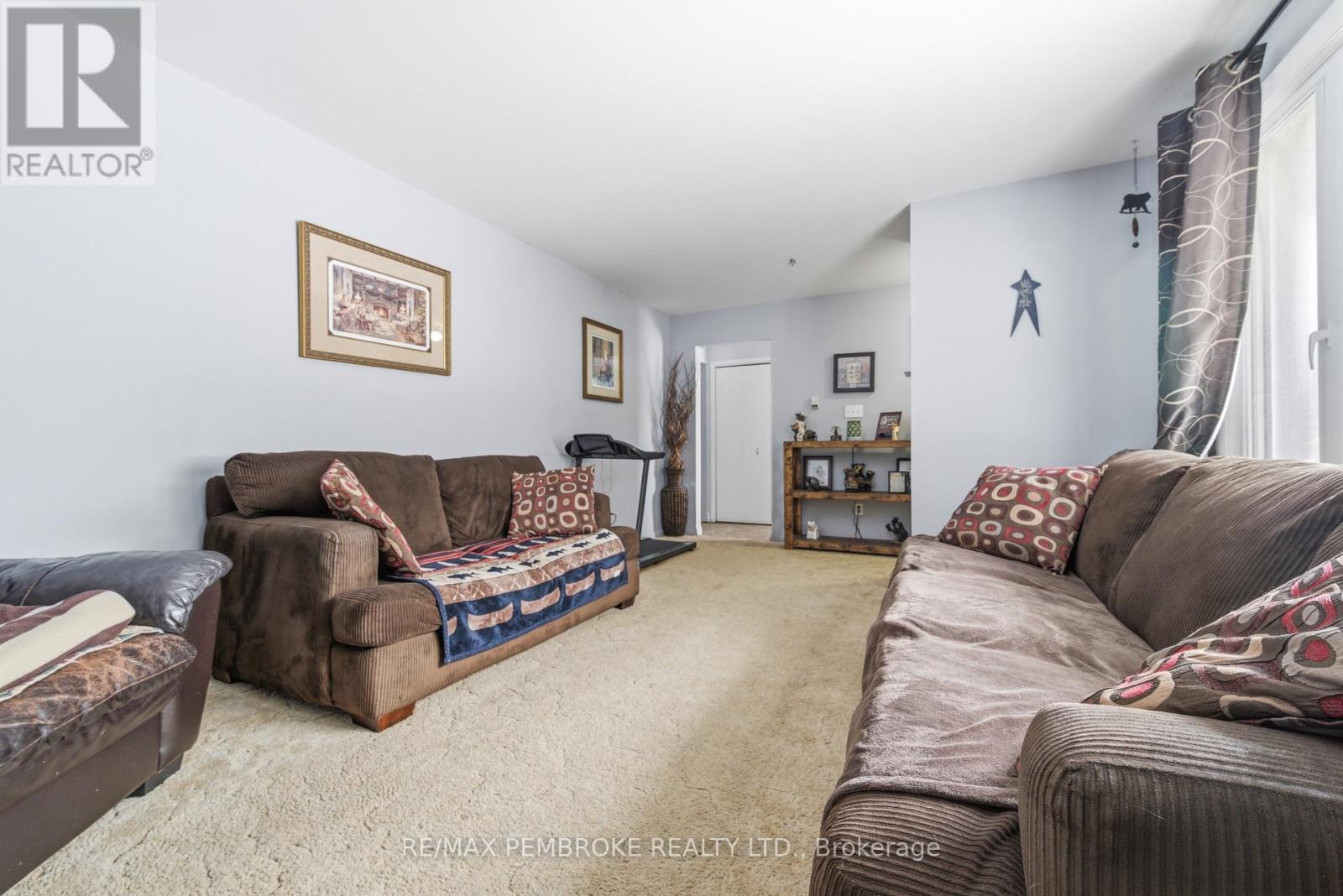 114 Hemlock Street, Petawawa, Ontario  K8H 3C2 - Photo 9 - X12854796