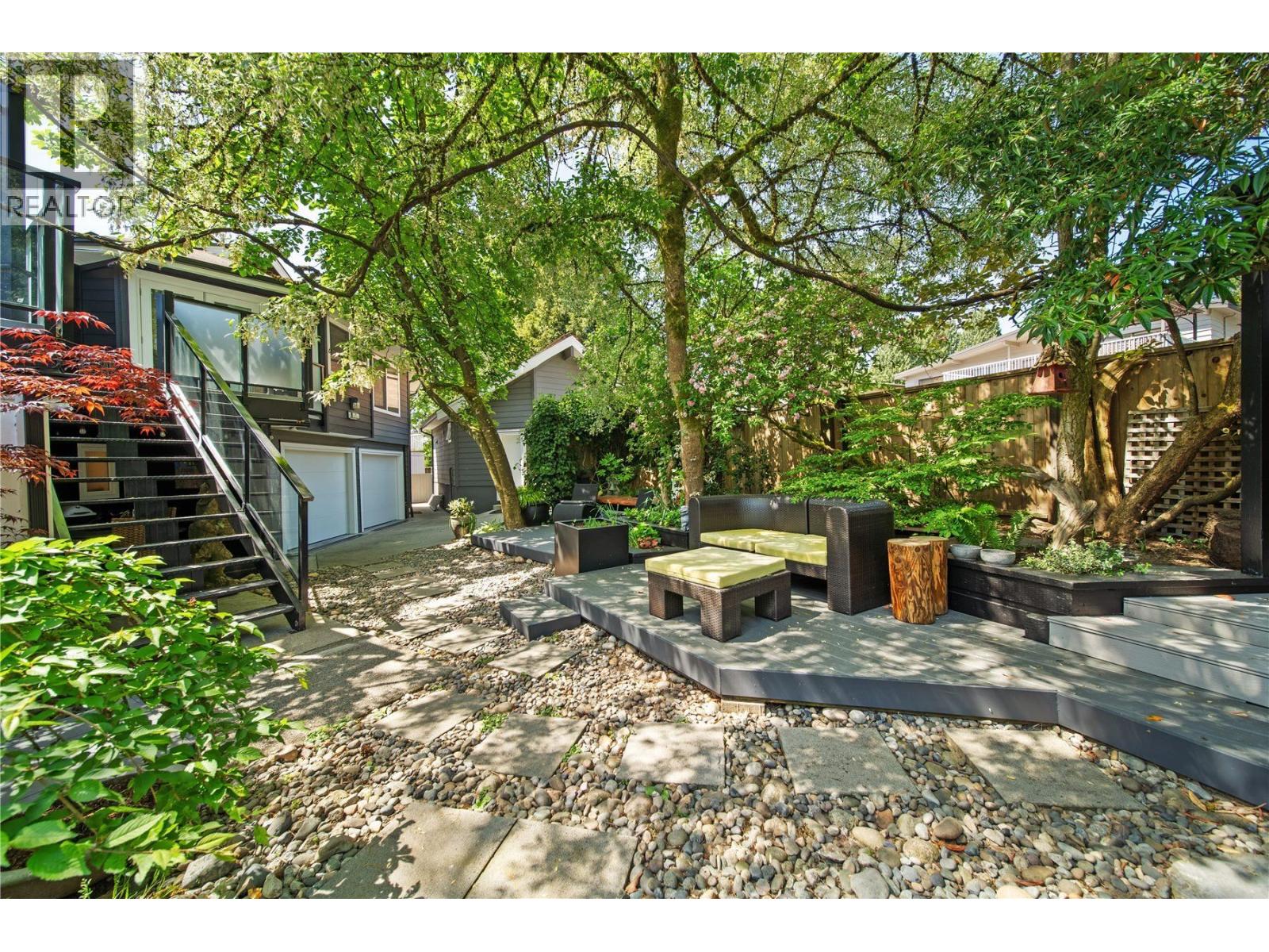 609 Lidster Place, New Westminster, British Columbia  V3L 5E2 - Photo 2 - R3120568