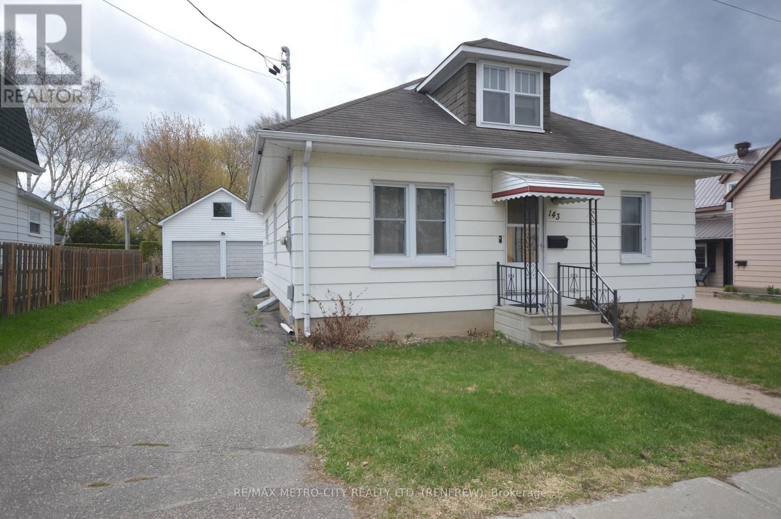 143 MUNROE AVENUE W, Renfrew, Ontario