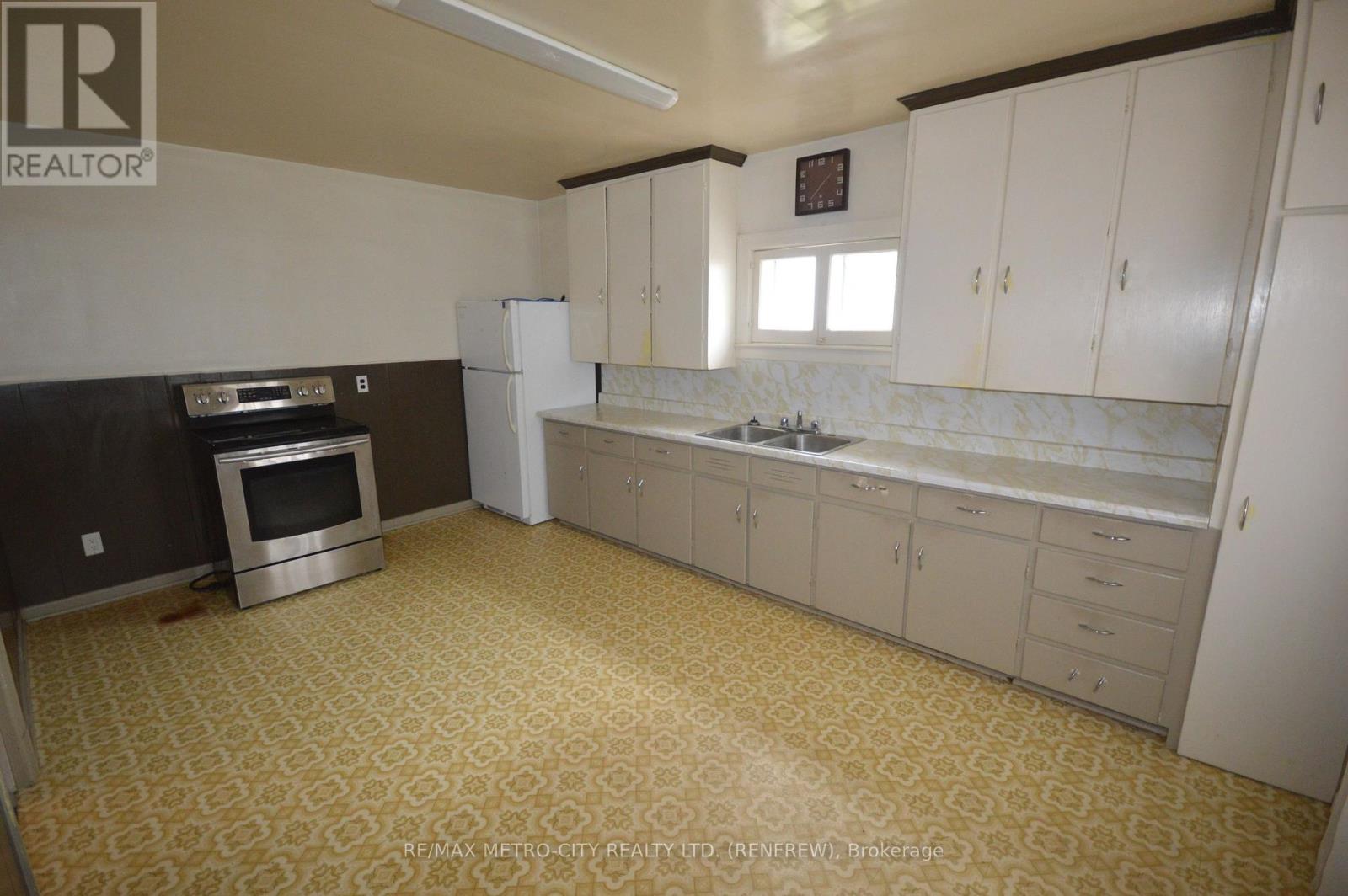 143 Munroe Avenue W, Renfrew, Ontario  K7V 3L2 - Photo 3 - X13097972