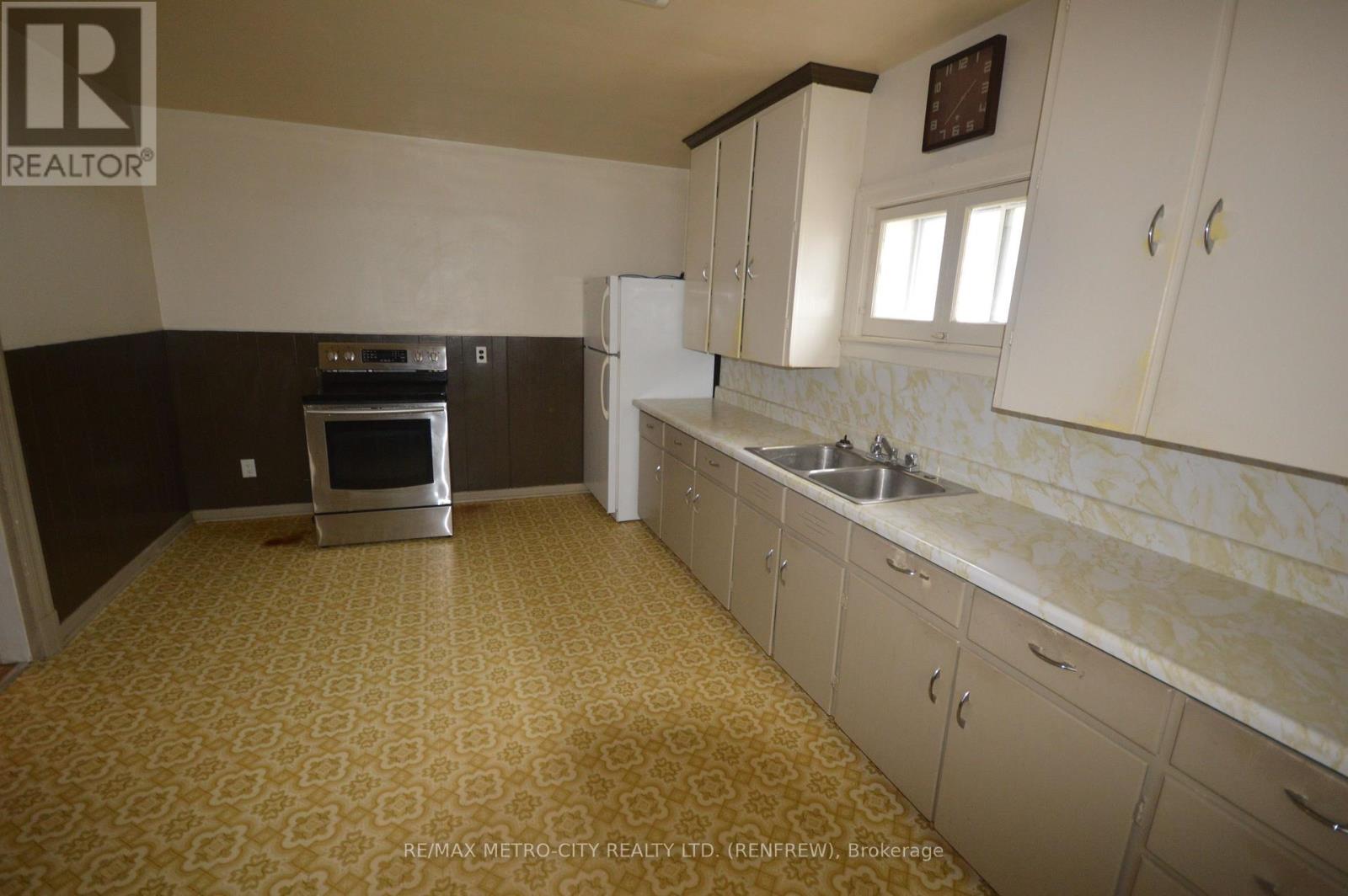143 Munroe Avenue W, Renfrew, Ontario  K7V 3L2 - Photo 4 - X13097972