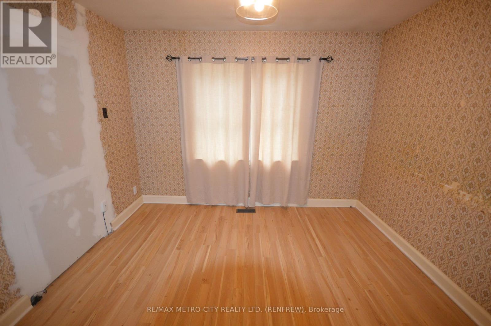 143 Munroe Avenue W, Renfrew, Ontario  K7V 3L2 - Photo 5 - X13097972