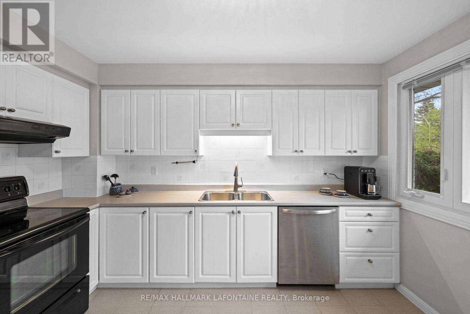 1164 Morrison Drive, Ottawa, Ontario  K2H 7L3 - Photo 8 - X13097904