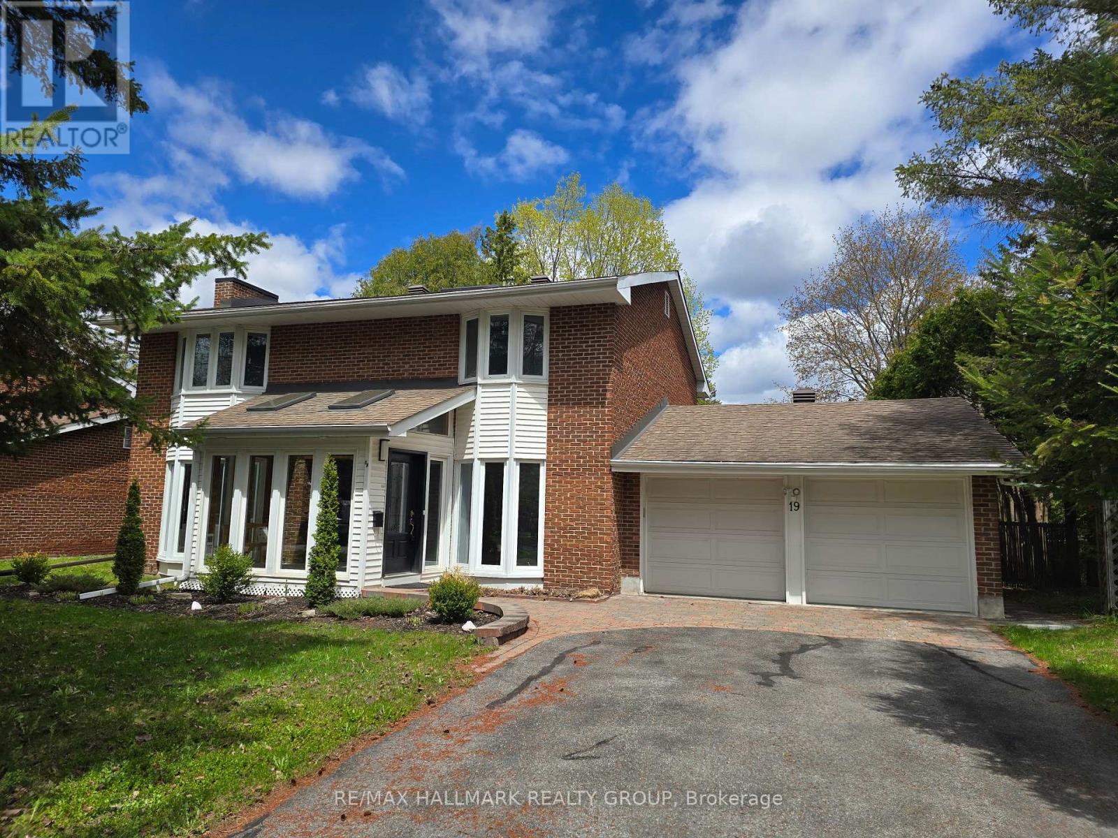 19 KINGSFORD CRESCENT, Ottawa, Ontario