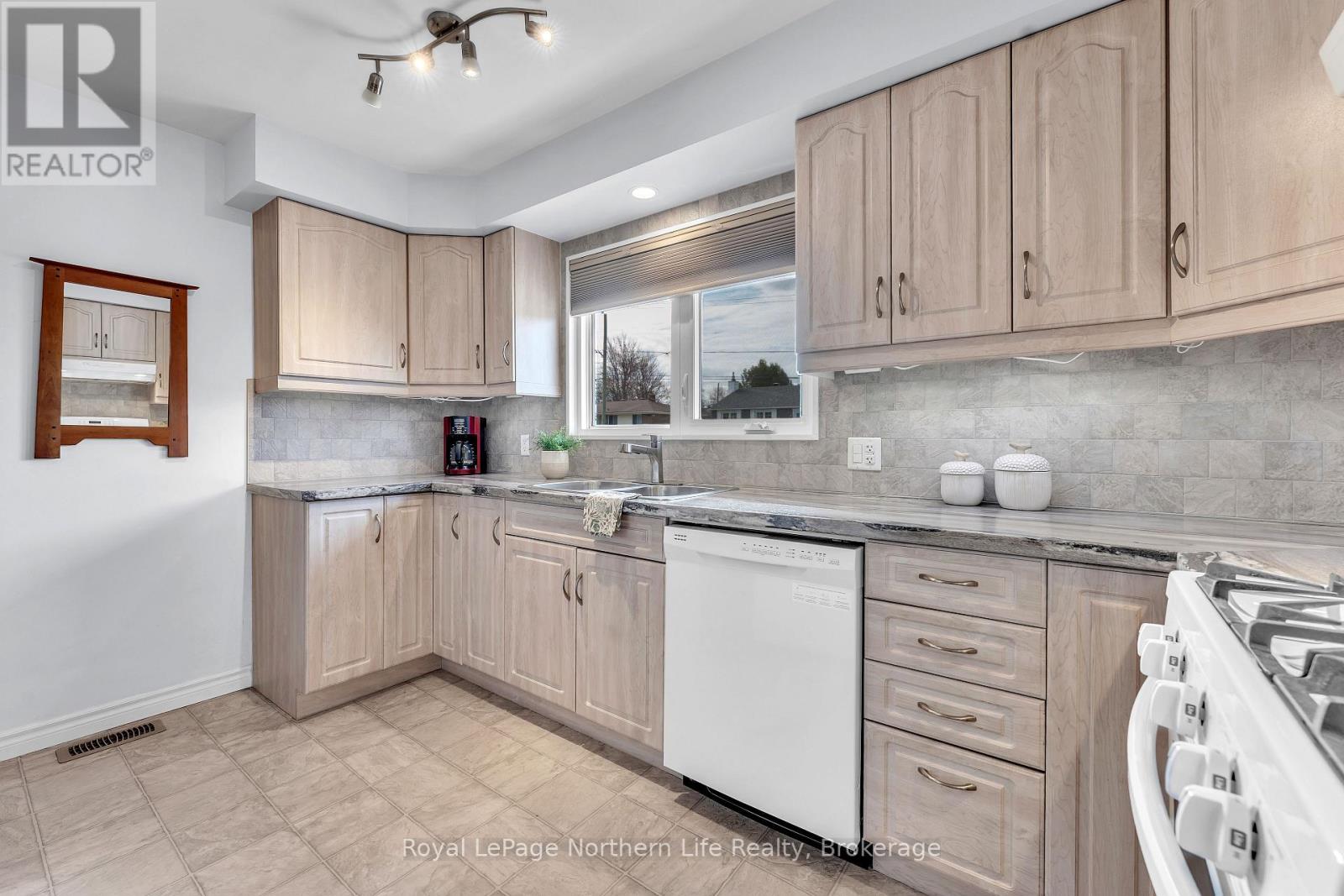 348 Norwood Avenue, North Bay, Ontario  P1B 5E4 - Photo 8 - X13097976