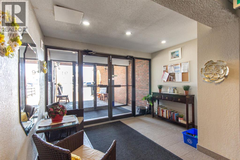108, 91 Cosgrove Crescent, Red Deer, Alberta  T4P 2Z6 - Photo 2 - A2292329
