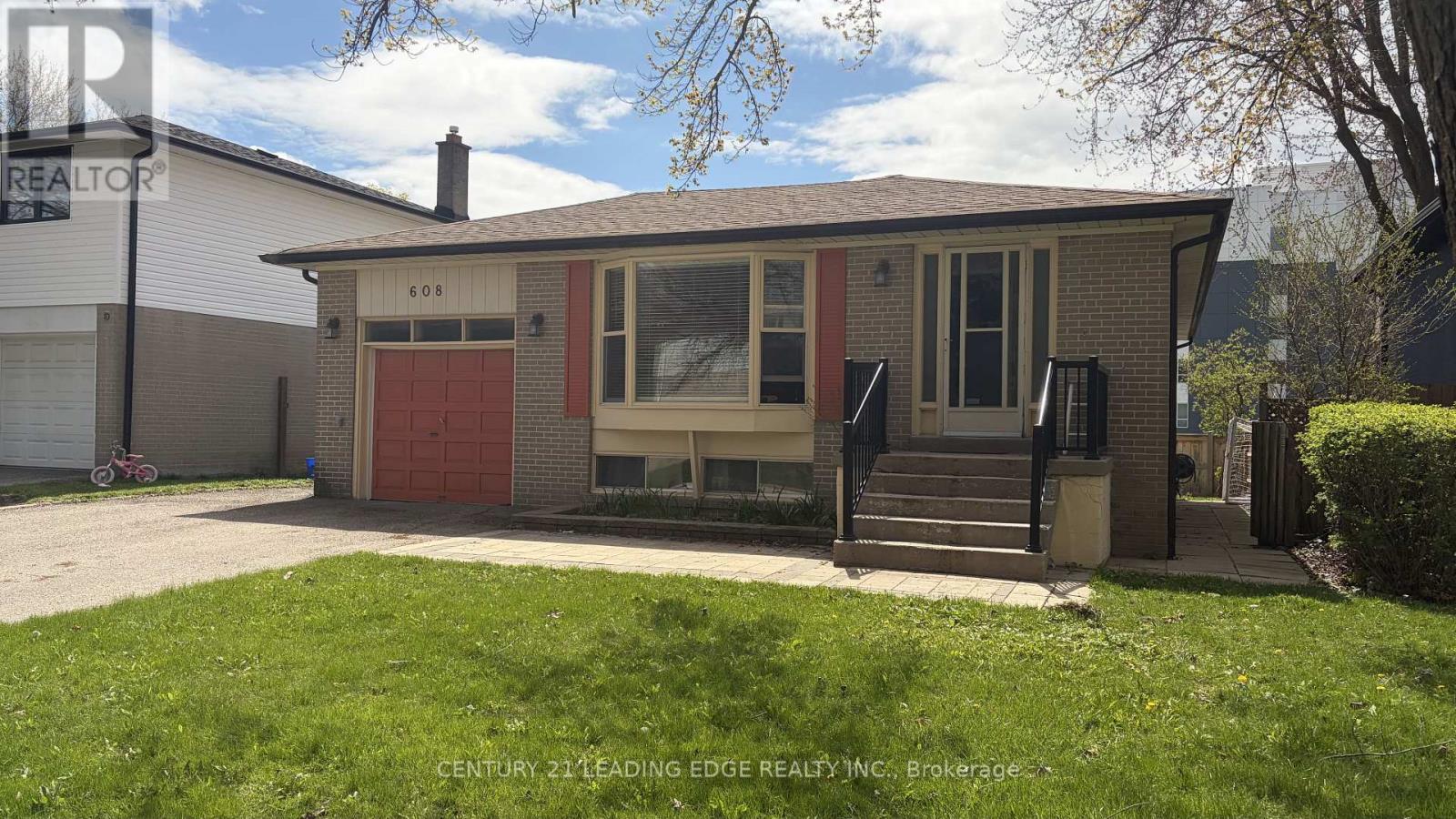 608 Rupert Avenue, Whitchurch-Stouffville, Ontario  L4A 1W1 - Photo 3 - N13097754