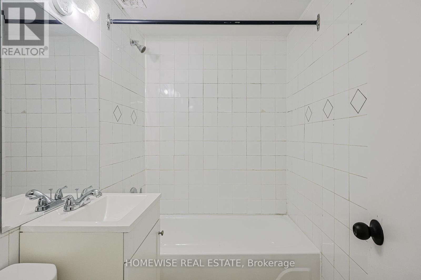 102 - 2208 Dufferin Street, Toronto, Ontario  M6E 3R8 - Photo 12 - W13096970