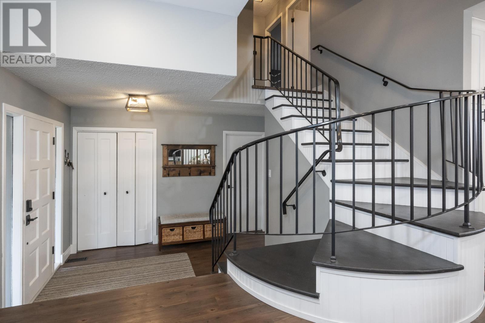 427 Frontenac Bay, Thunder Bay, Ontario  P7C 1M5 - Photo 4 - TB2600943