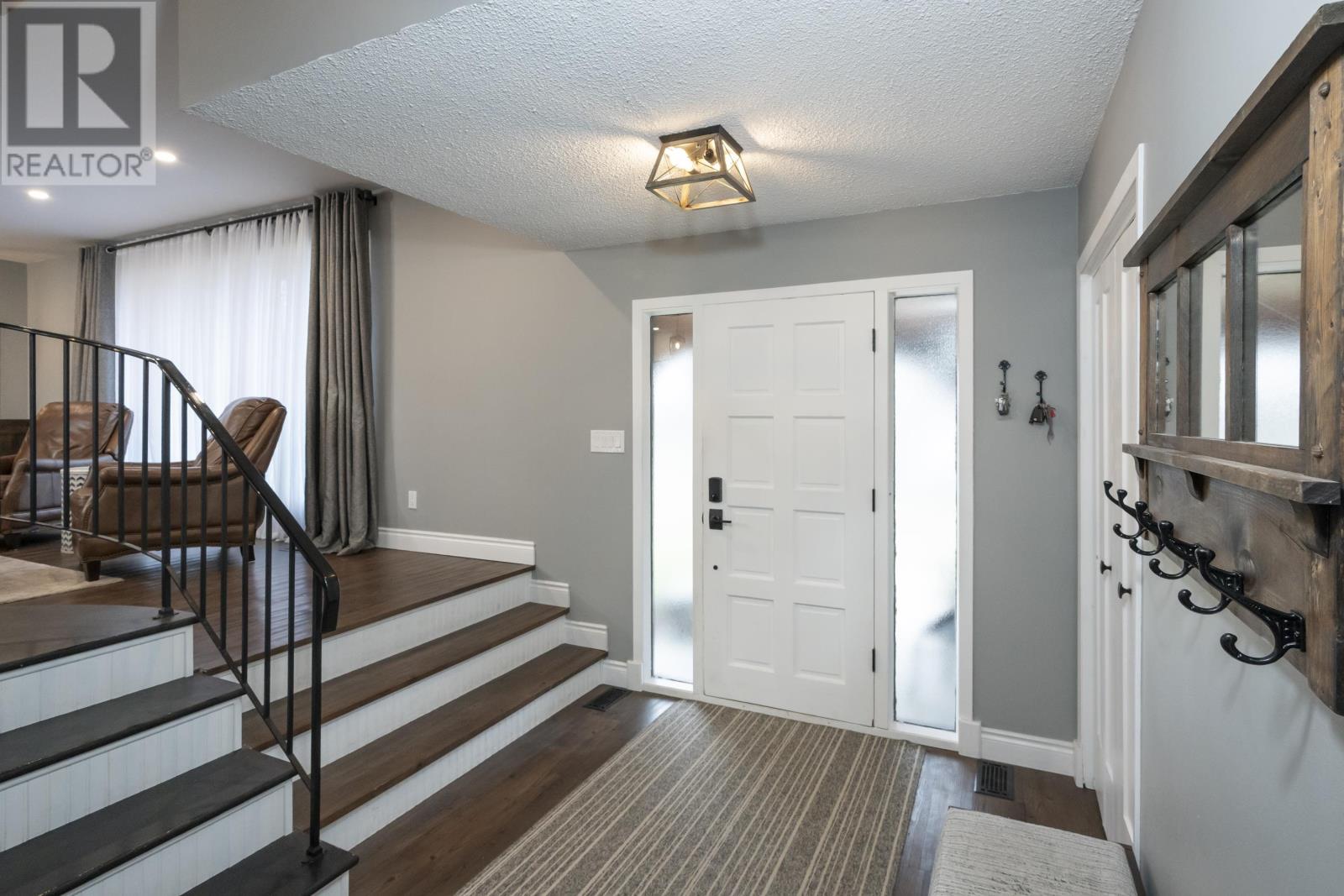 427 Frontenac Bay, Thunder Bay, Ontario  P7C 1M5 - Photo 3 - TB2600943