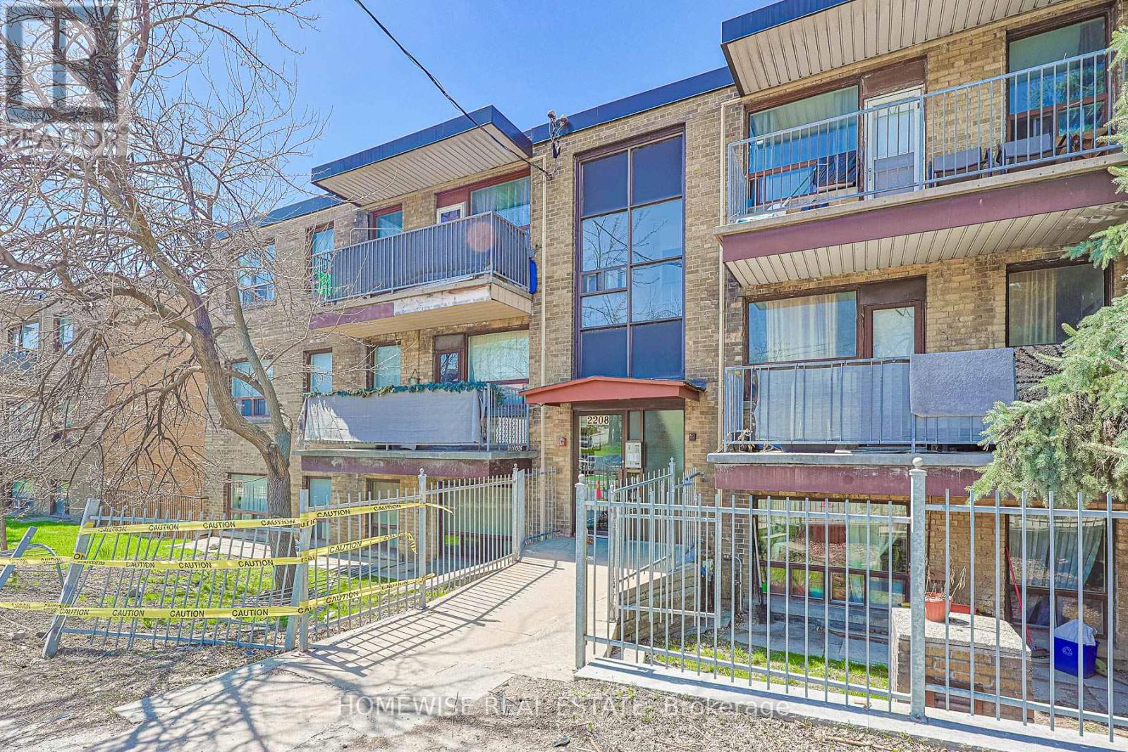 102 - 2208 Dufferin Street, Toronto, Ontario  M6E 3R8 - Photo 2 - W13096970