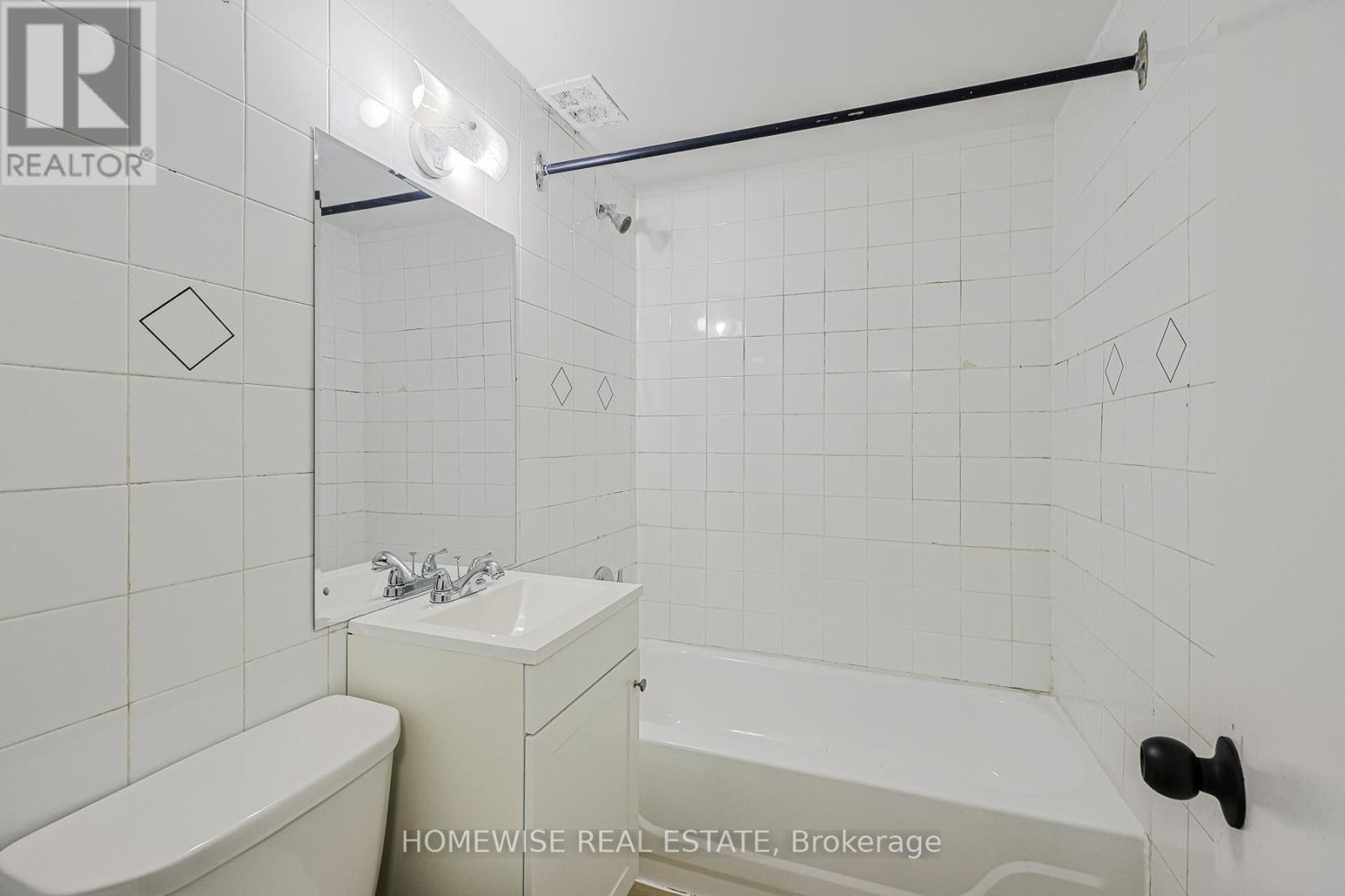 102 - 2208 Dufferin Street, Toronto, Ontario  M6E 3R8 - Photo 11 - W13096970