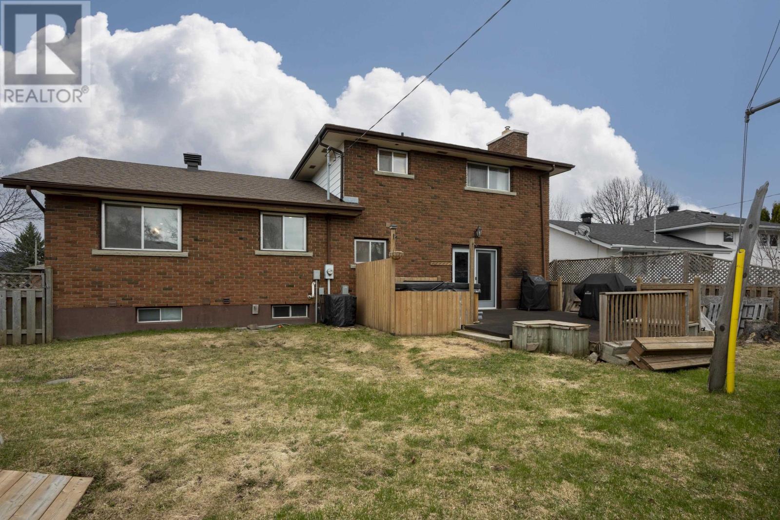 427 Frontenac Bay, Thunder Bay, Ontario  P7C 1M5 - Photo 47 - TB2600943