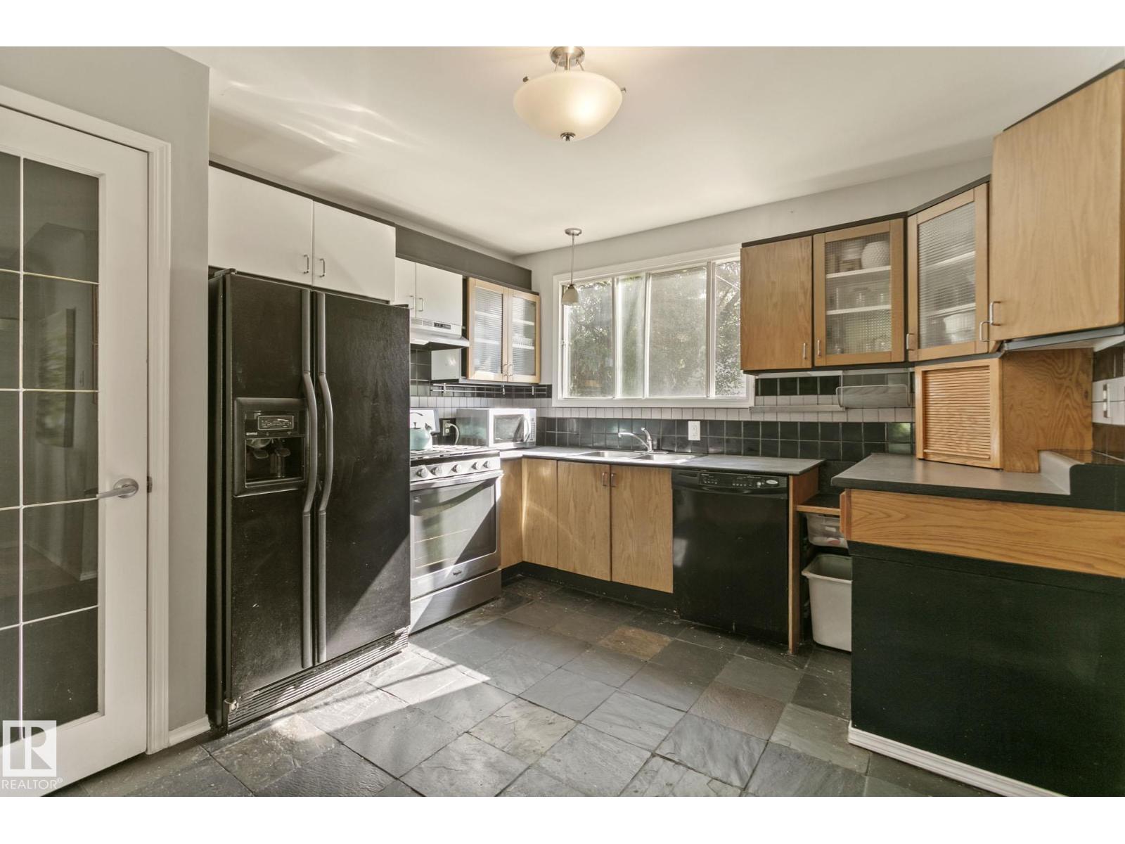 9203 76 St Nw, Edmonton, Alberta  T6C 2K4 - Photo 13 - E4486313
