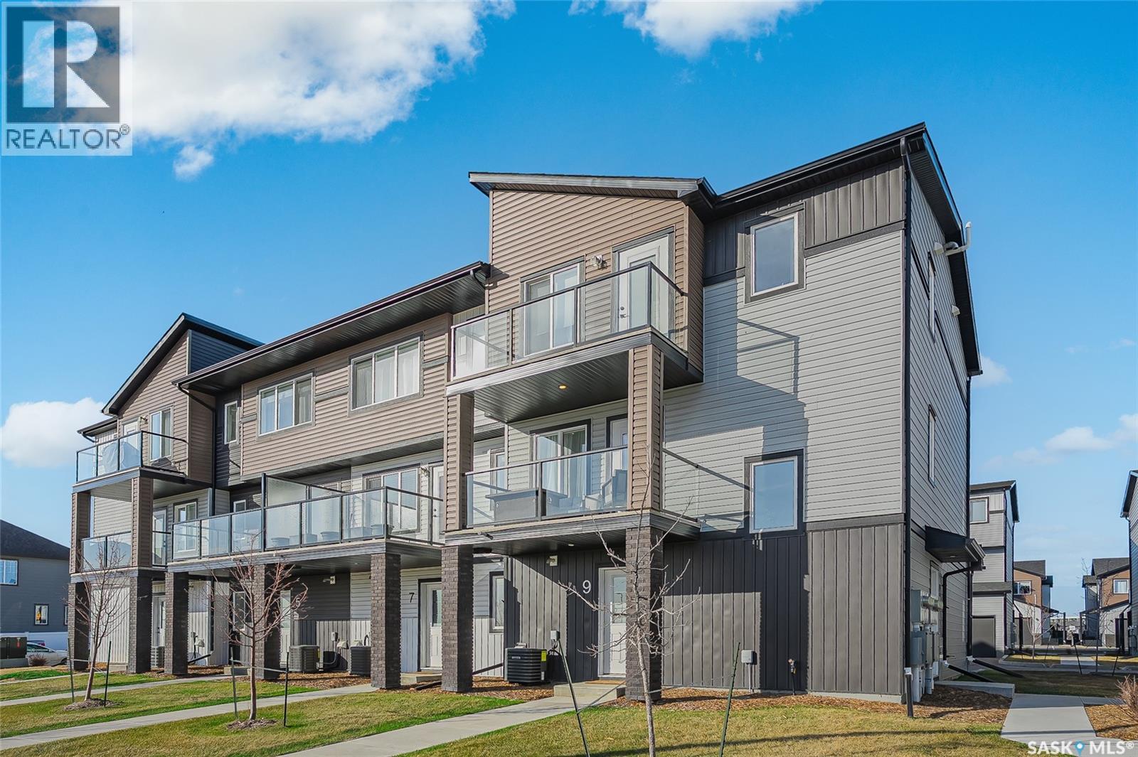 9 651 Dubois Crescent, Saskatoon, Saskatchewan  S7V 0R3 - Photo 2 - SK035281