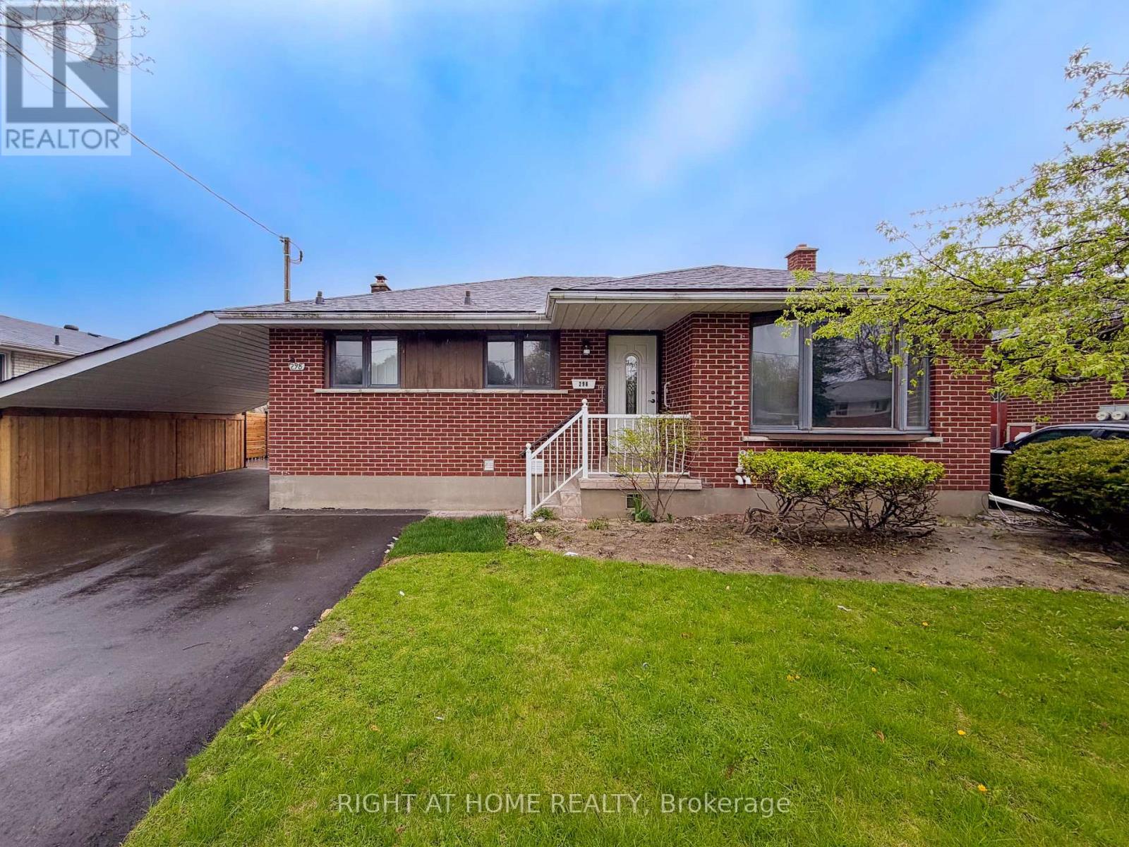 LOWER - 298 DOVER STREET, Oshawa, Ontario