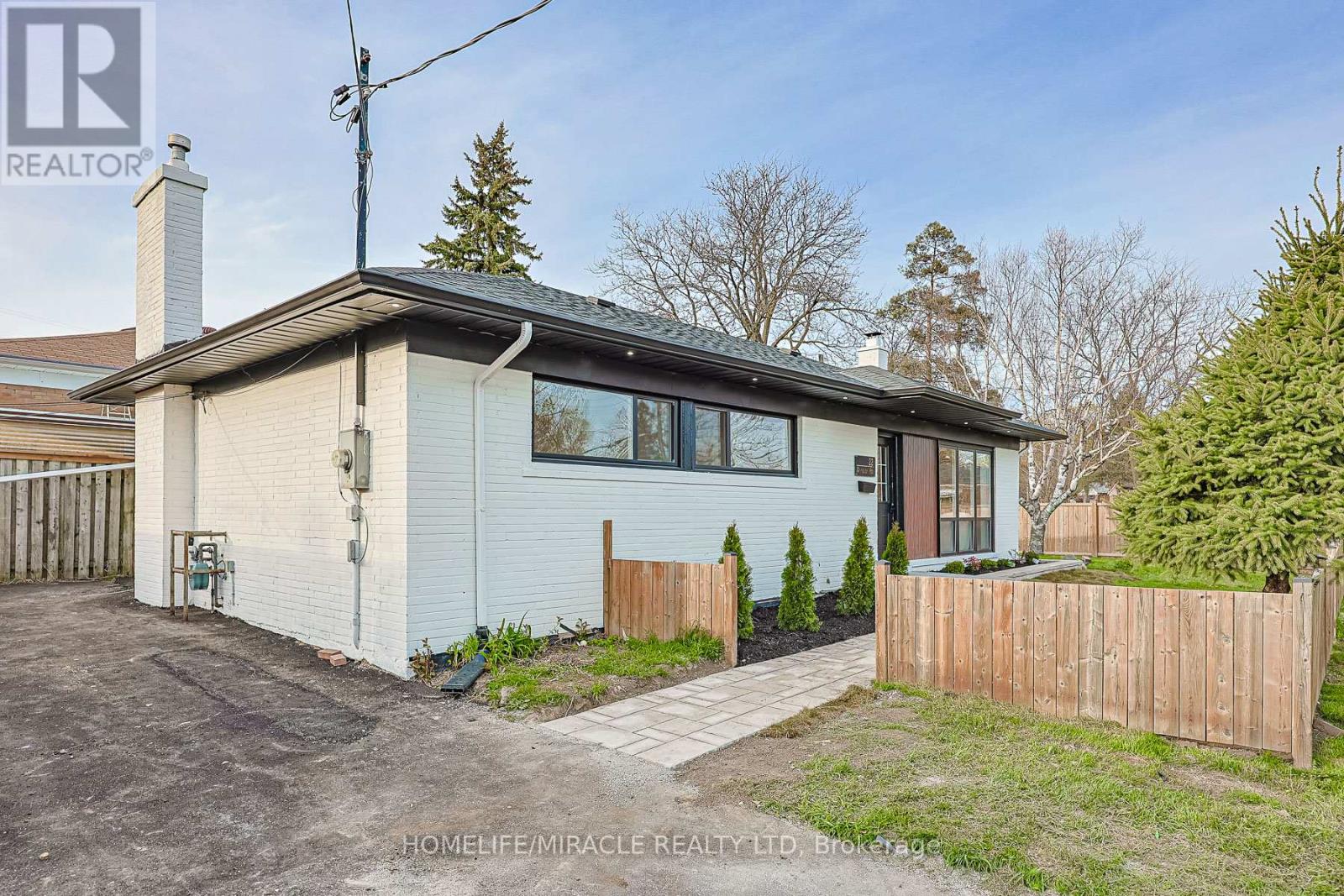 22 Arnprior Road, Toronto, Ontario  M1K 5A6 - Photo 2 - E13097956
