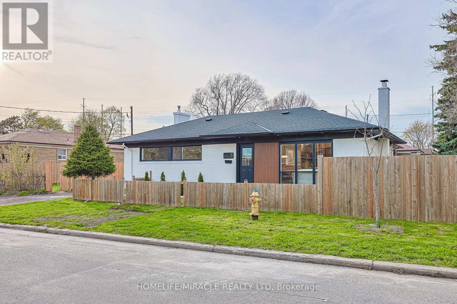 22 Arnprior Road, Toronto, Ontario  M1K 5A6 - Photo 3 - E13097956