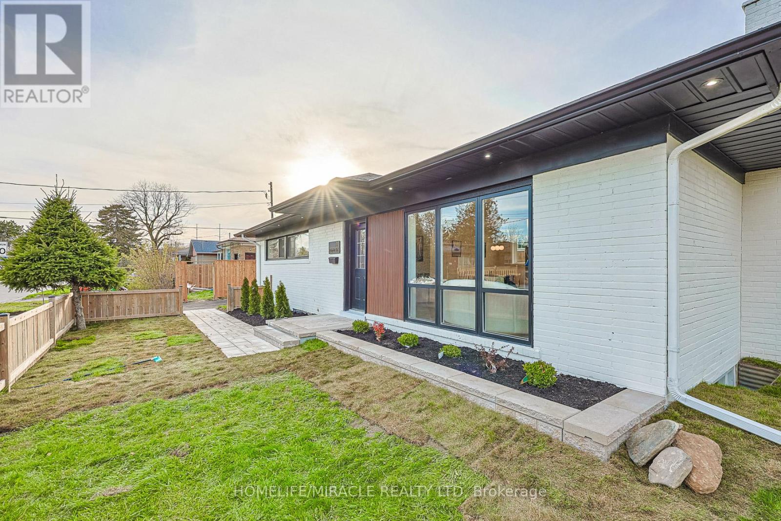 22 Arnprior Road, Toronto, Ontario  M1K 5A6 - Photo 4 - E13097956