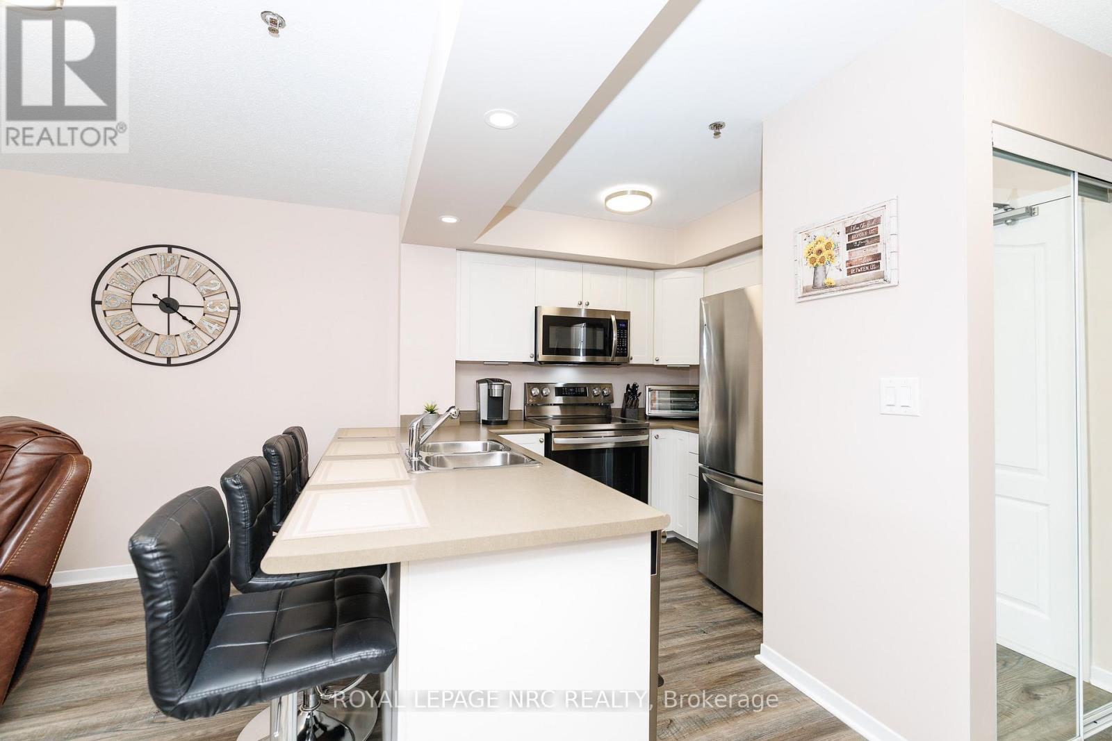 1209 - 330 Prince Charles Drive S, Welland, Ontario  L3C 7B3 - Photo 17 - X13003478