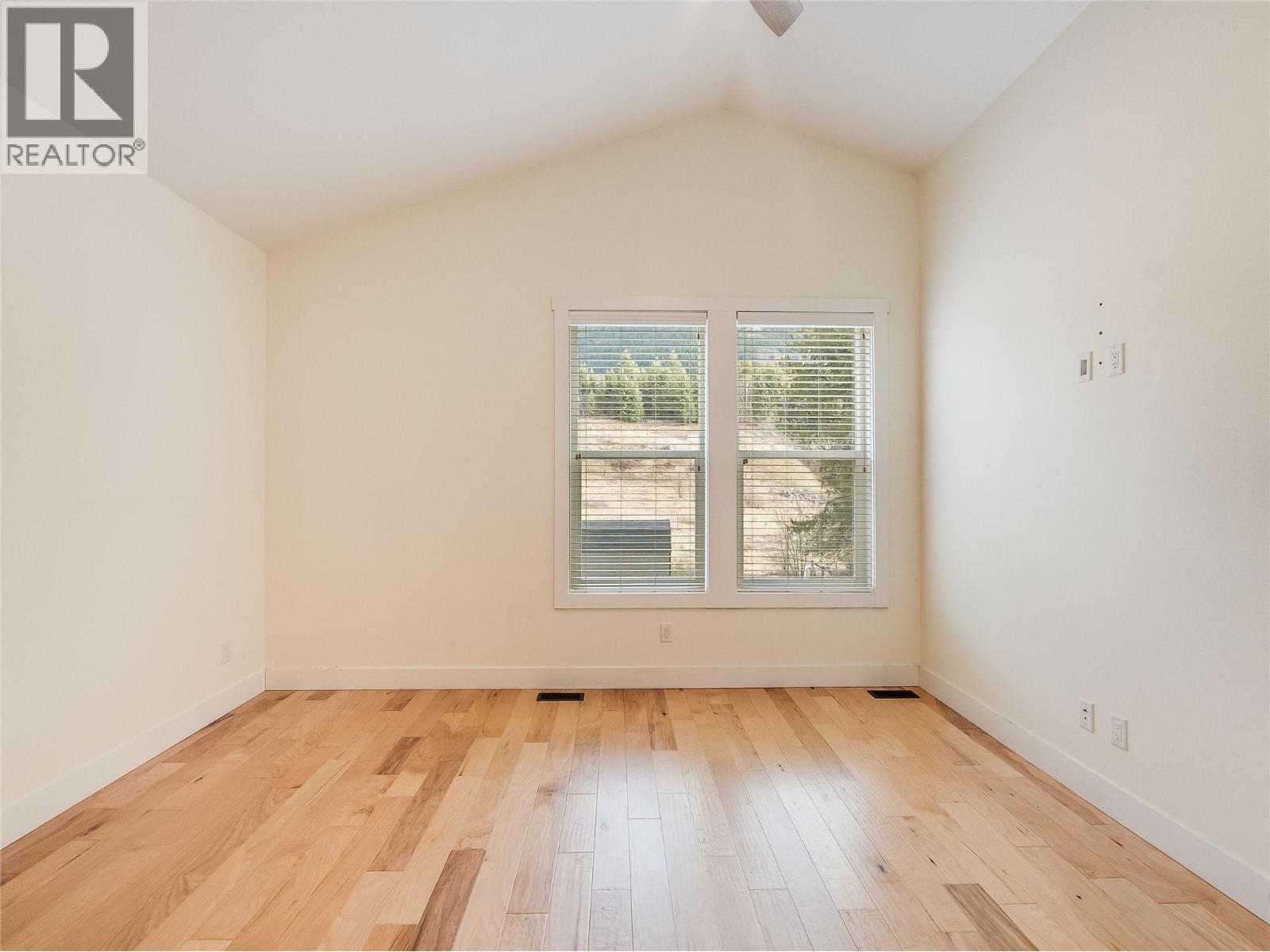 892 Waterloo Road, Castlegar, British Columbia  V1N 4K8 - Photo 33 - 10386374
