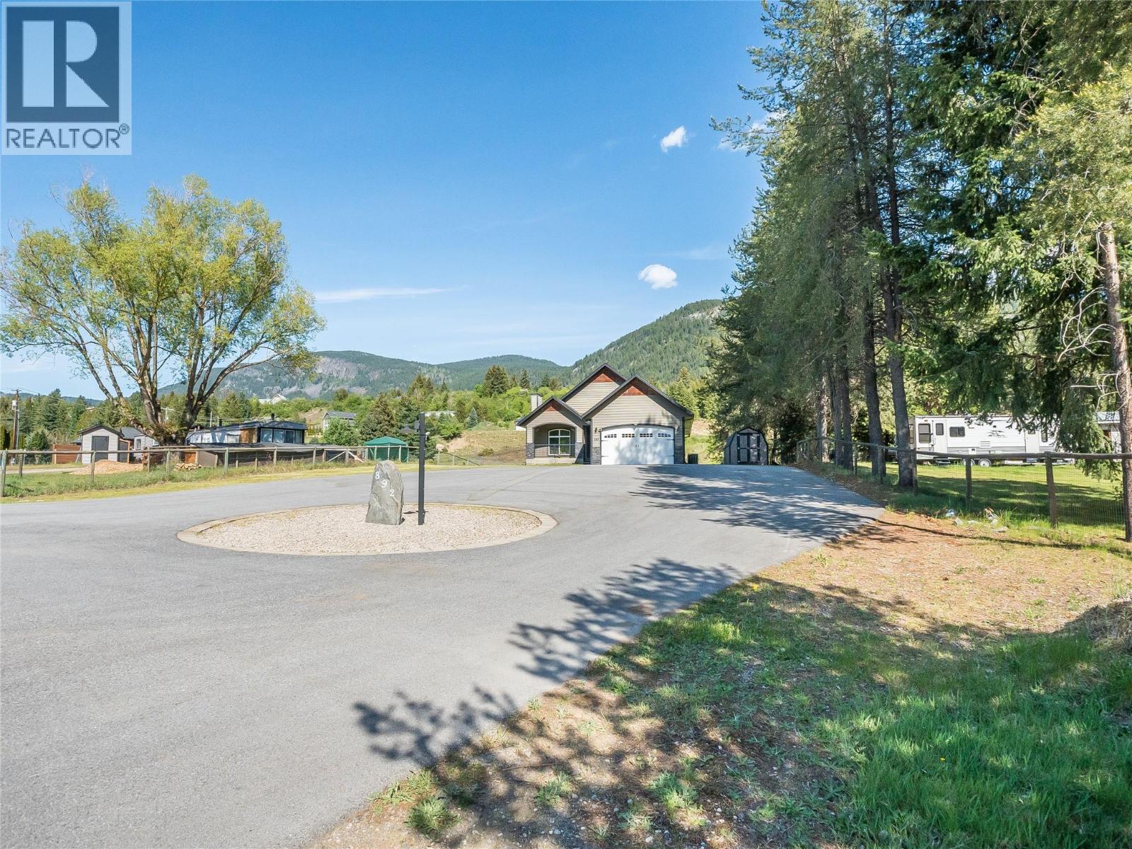 892 Waterloo Road, Castlegar, British Columbia  V1N 4K8 - Photo 66 - 10386374
