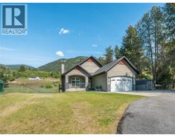 892 Waterloo Road, Castlegar, British Columbia