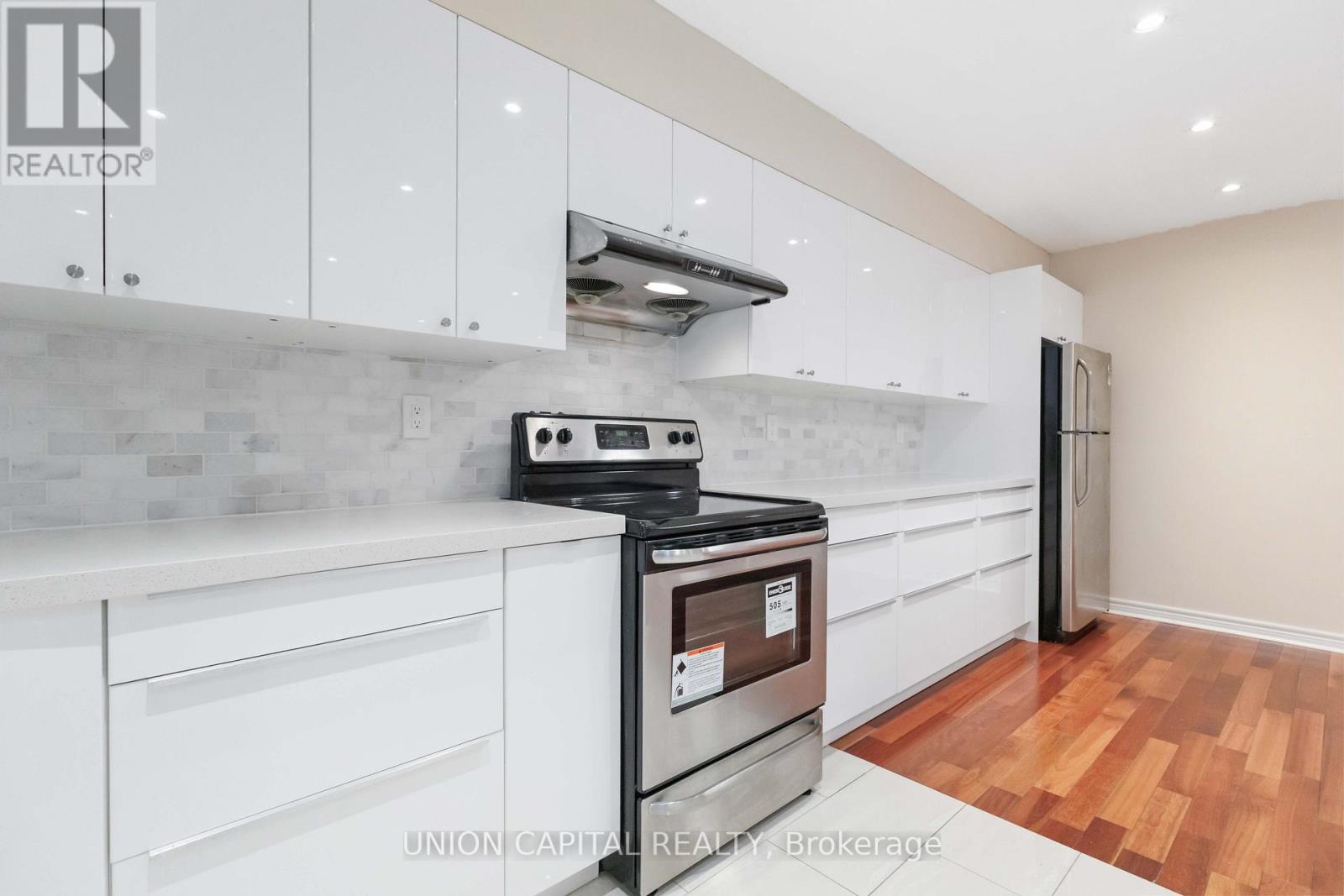 25 Maple Ridge Crescent, Markham, Ontario  L6E 1V3 - Photo 7 - N13097912