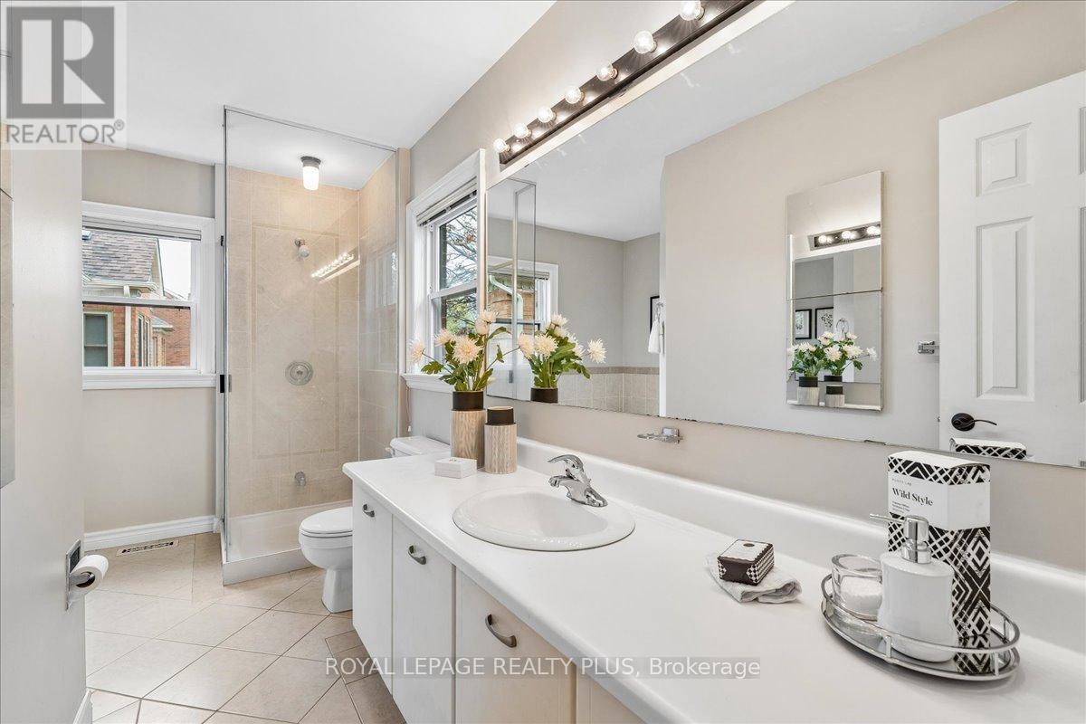 34 Theobalds Circle, Richmond Hill, Ontario  L4C 9C6 - Photo 27 - N13097954