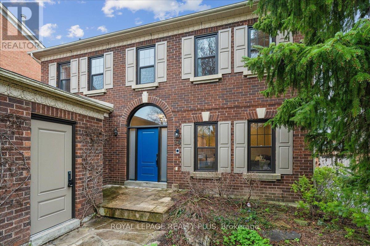 34 Theobalds Circle, Richmond Hill, Ontario  L4C 9C6 - Photo 3 - N13097954
