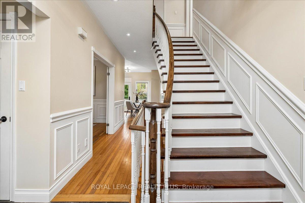 34 Theobalds Circle, Richmond Hill, Ontario  L4C 9C6 - Photo 4 - N13097954