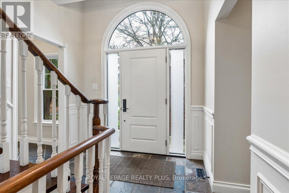 34 Theobalds Circle, Richmond Hill, Ontario  L4C 9C6 - Photo 5 - N13097954