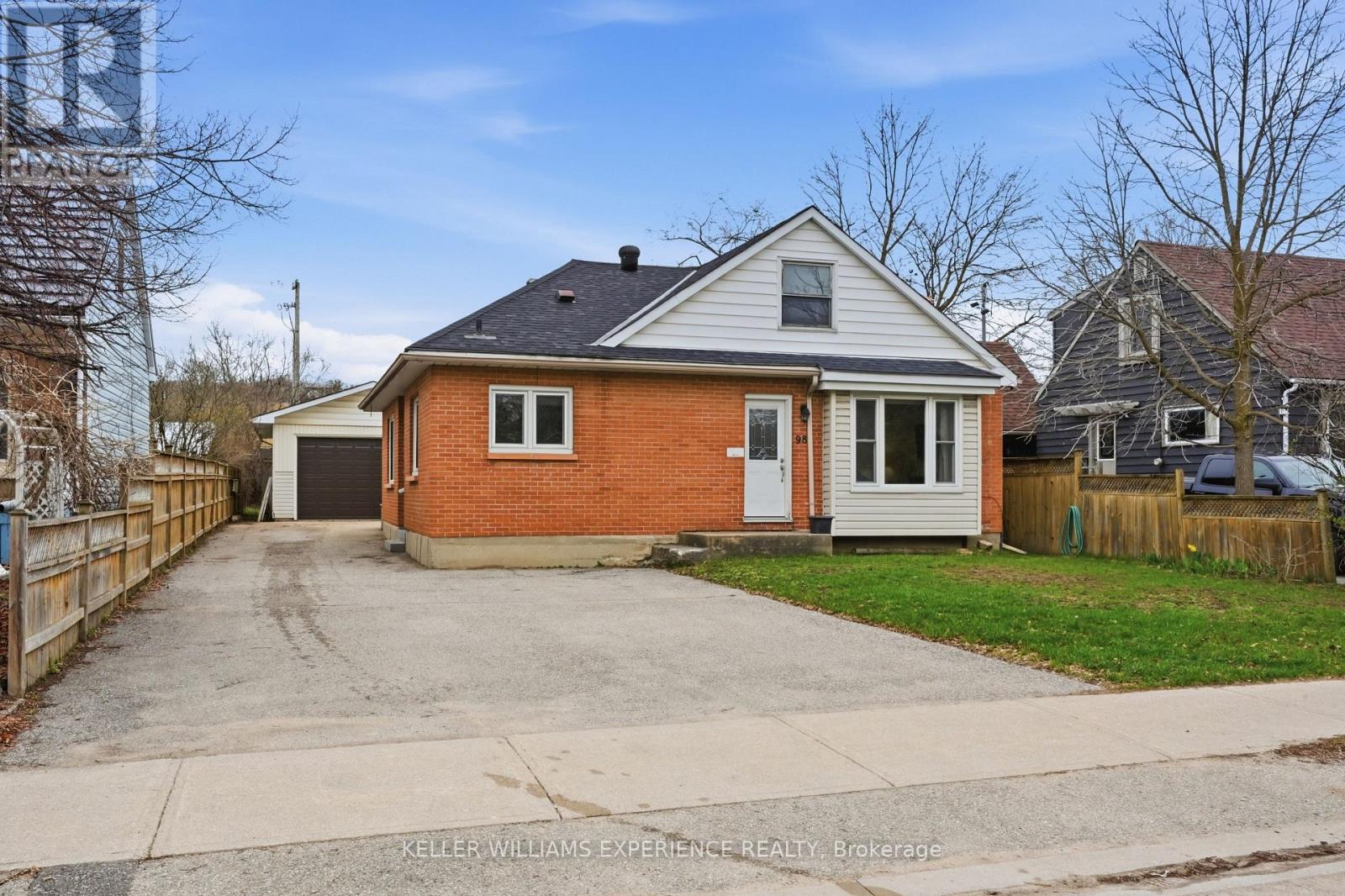 98 DONALD STREET, Barrie, Ontario
